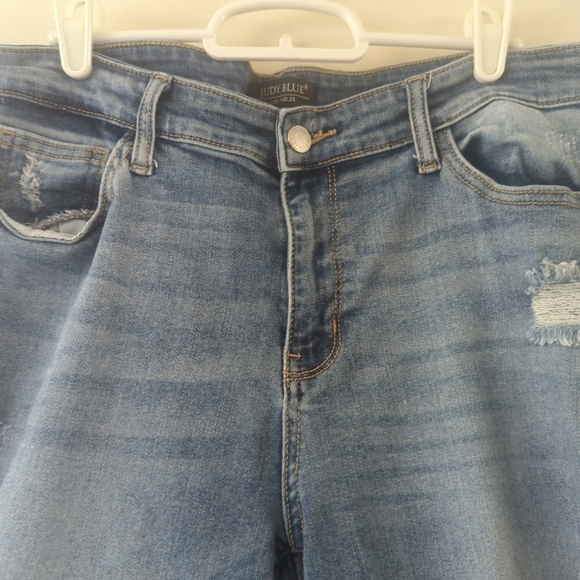 Judy Blue 11/30 distressed boyfriend jeans - Picture 5 of 9